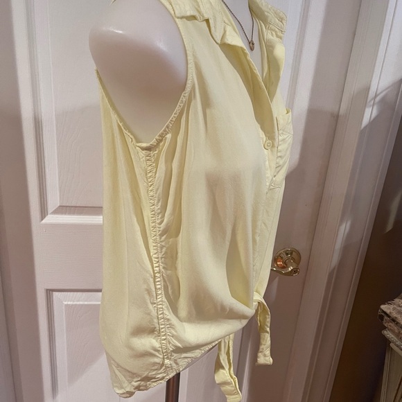 BeachLunchLounge Women’s Pale Yellow Sleeveless Button Down Tie Waist Shirt XS - Picture 3 of 8